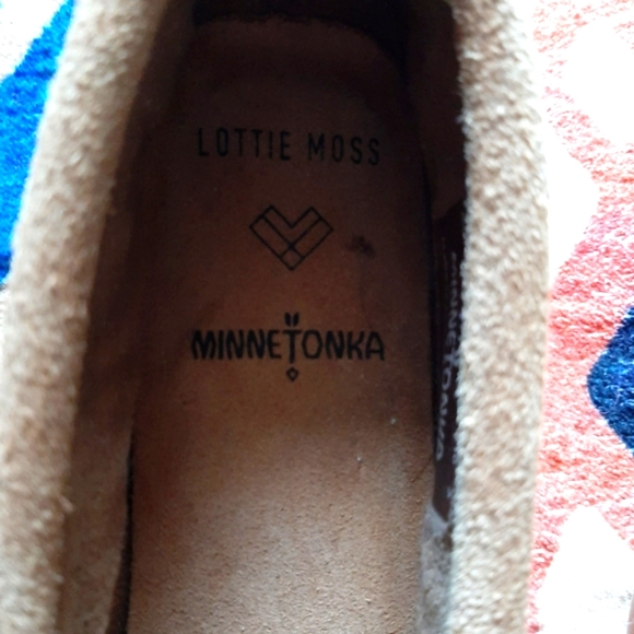 Minnetonka Moccasin Sz 6 - Picture 5 of 6